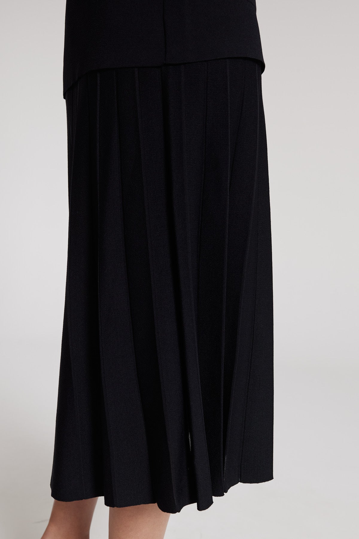 Crepe Pleat Knit Skirt - Black-Perri Cutten
